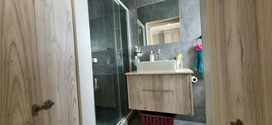 2 Bedroom Property for Sale in Hoogland Western Cape